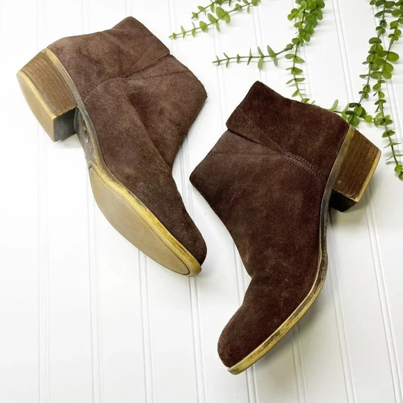 Lucky Brand Benissa Brown Suede Heeled Pull On Ankle Booties Women's Size 9.5 - Picture 1 of 7